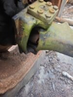 Ziemlich gebrauchte Deutz-Fahr DX4.57 VORDERACHSNABE LHS KOMPLETT 04358295, 04354203, 04386748 – Bild 2