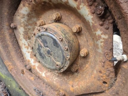 Ziemlich gebrauchte Deutz-Fahr DX4.57 VORDERACHSNABE LHS KOMPLETT 04358295, 04354203, 04386748