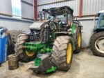John Deere 6145R op zoek
