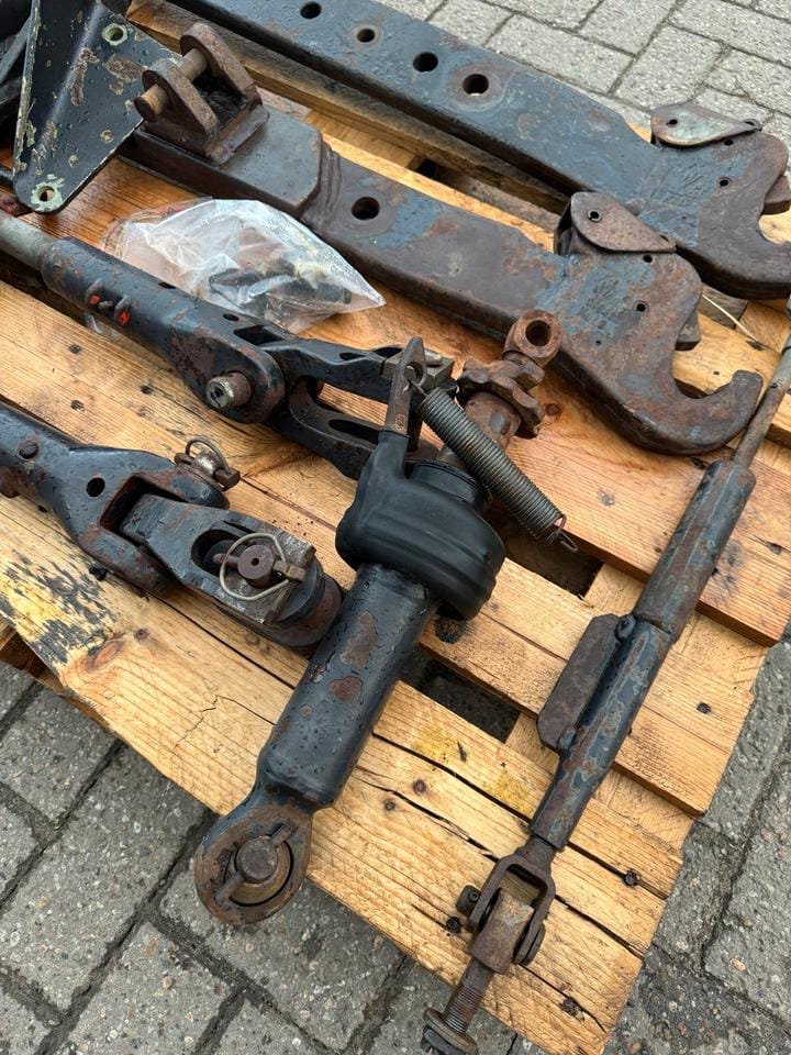 fa1088dc-ae8c-45cf-802f-b521cecfa79f.jpg Deutz Agrostar hefwerktuigset voor 6.11, 6.28, 6.21, 6.28, 6.38 – Bild 1