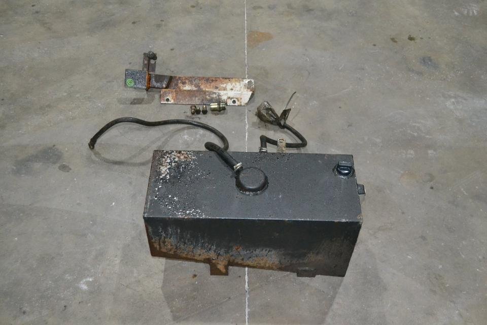 Hulphydraulische olietank voor Deutz DX 6.05  6.10 6.30  4.70  110 120 – Bild 6