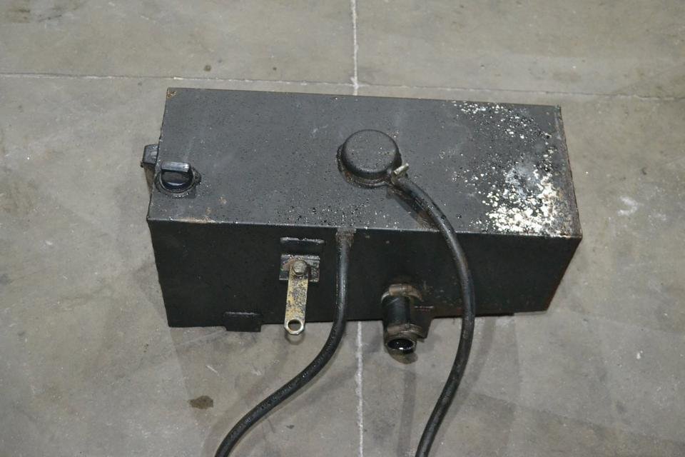 Hulphydraulische olietank voor Deutz DX 6.05  6.10 6.30  4.70  110 120 – Bild 4